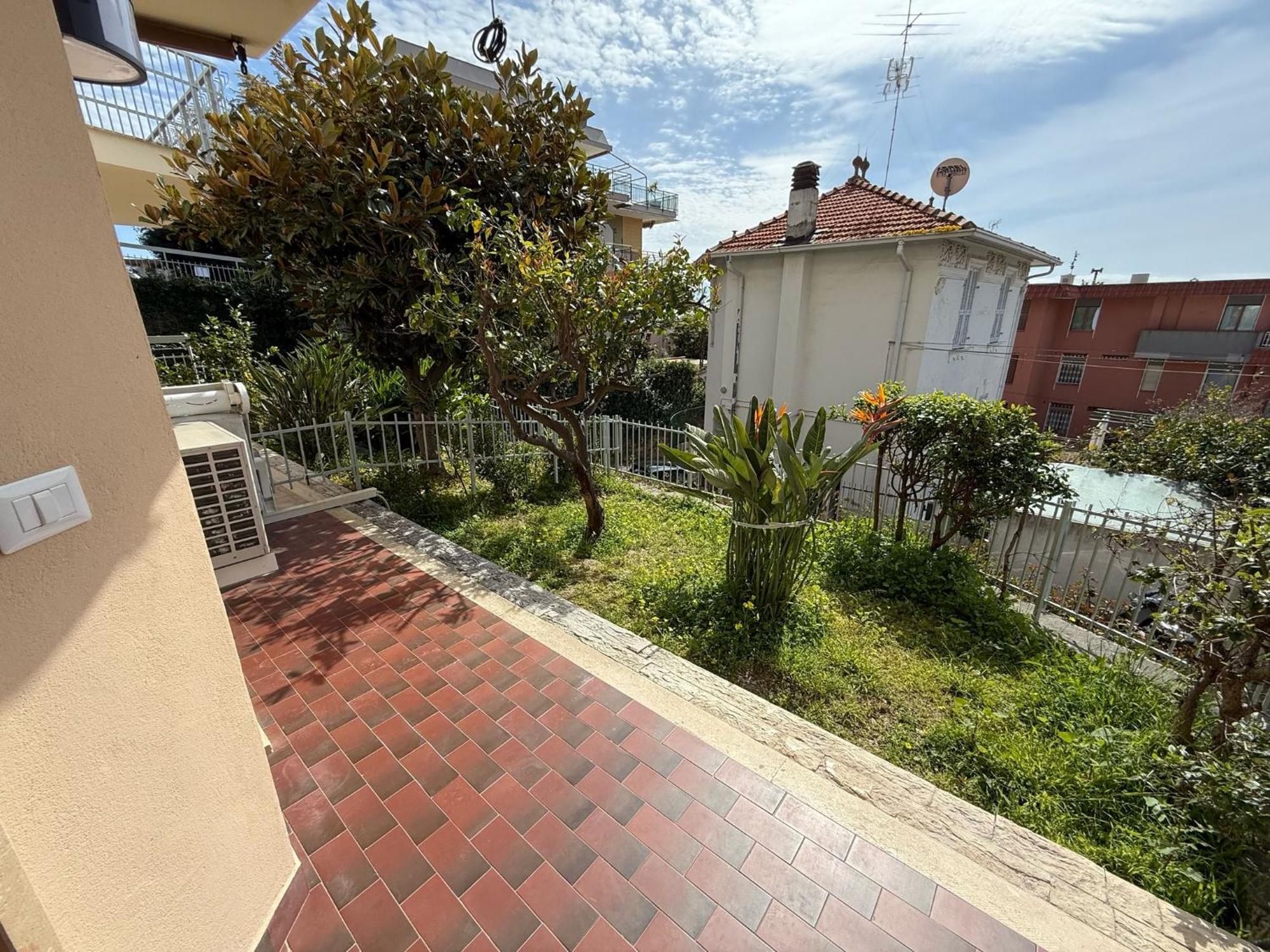 Wh - Appartamento Siccardi In Zona Residenziale Con Posto Auto Сан Ремо Екстериор снимка