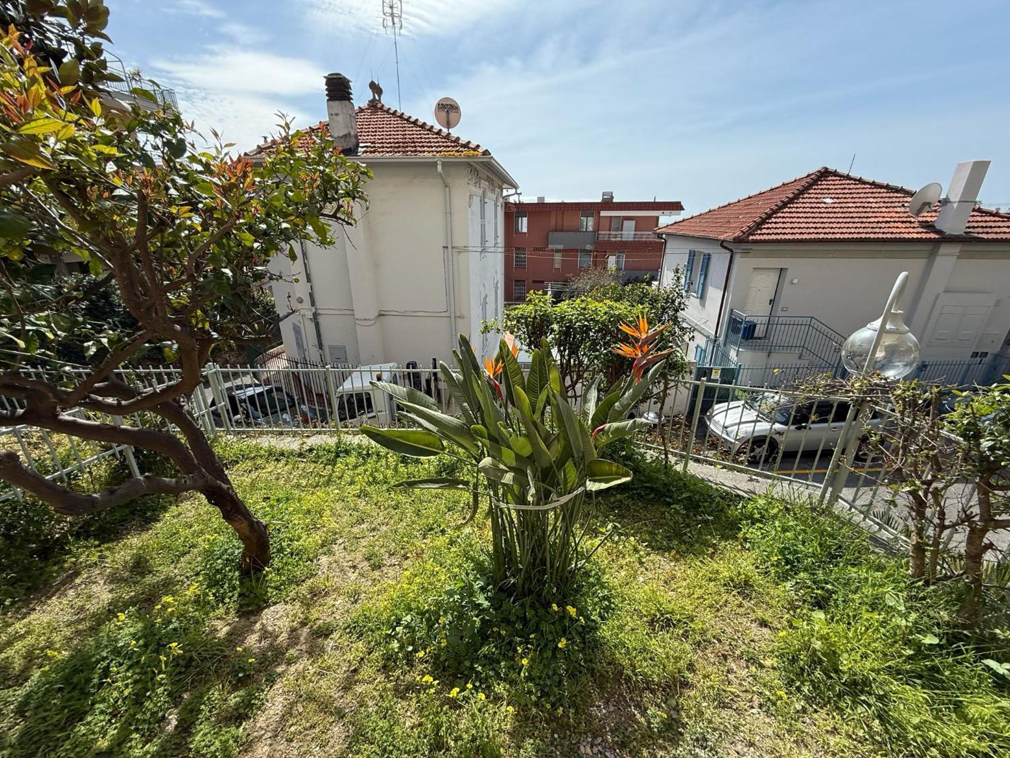 Wh - Appartamento Siccardi In Zona Residenziale Con Posto Auto Сан Ремо Екстериор снимка